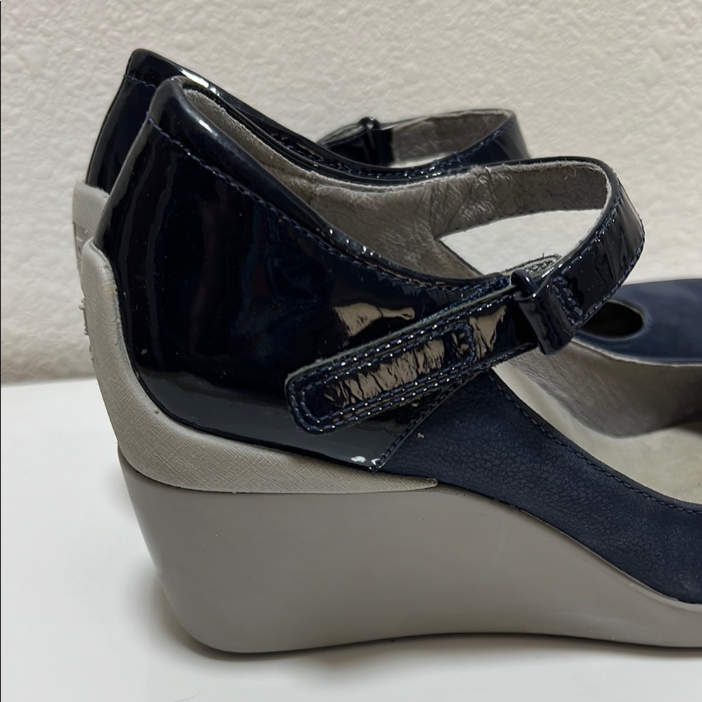 Tsubo Women's Navy (patent & suede) and Gray Wedge Shoes - Picture 3 of 7
